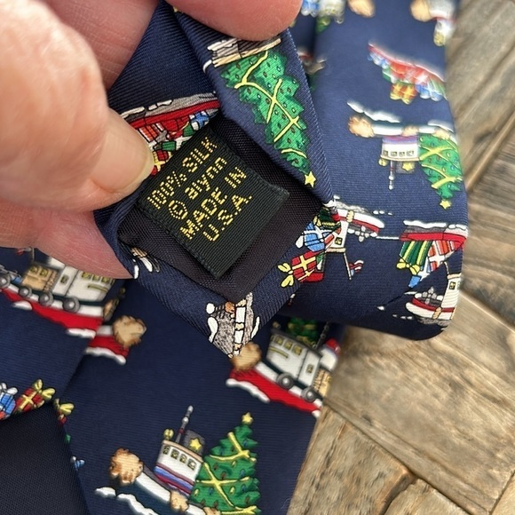 Christmas Tugs Silk Tie by Eric Hulch for Alynn - Picture 3 of 5